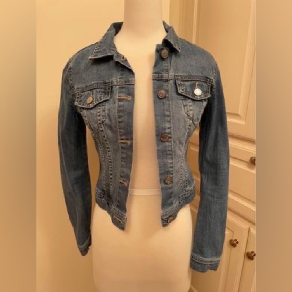 Women’s Fitted Jean Jacket- Size 4 (Fits More Like 2)